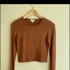 Long sleeve crop shirt size M